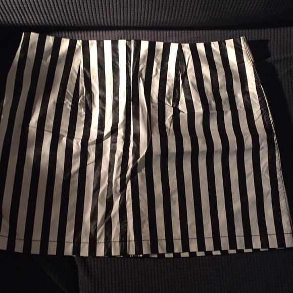 Faux leather shirt - Picture 2 of 2